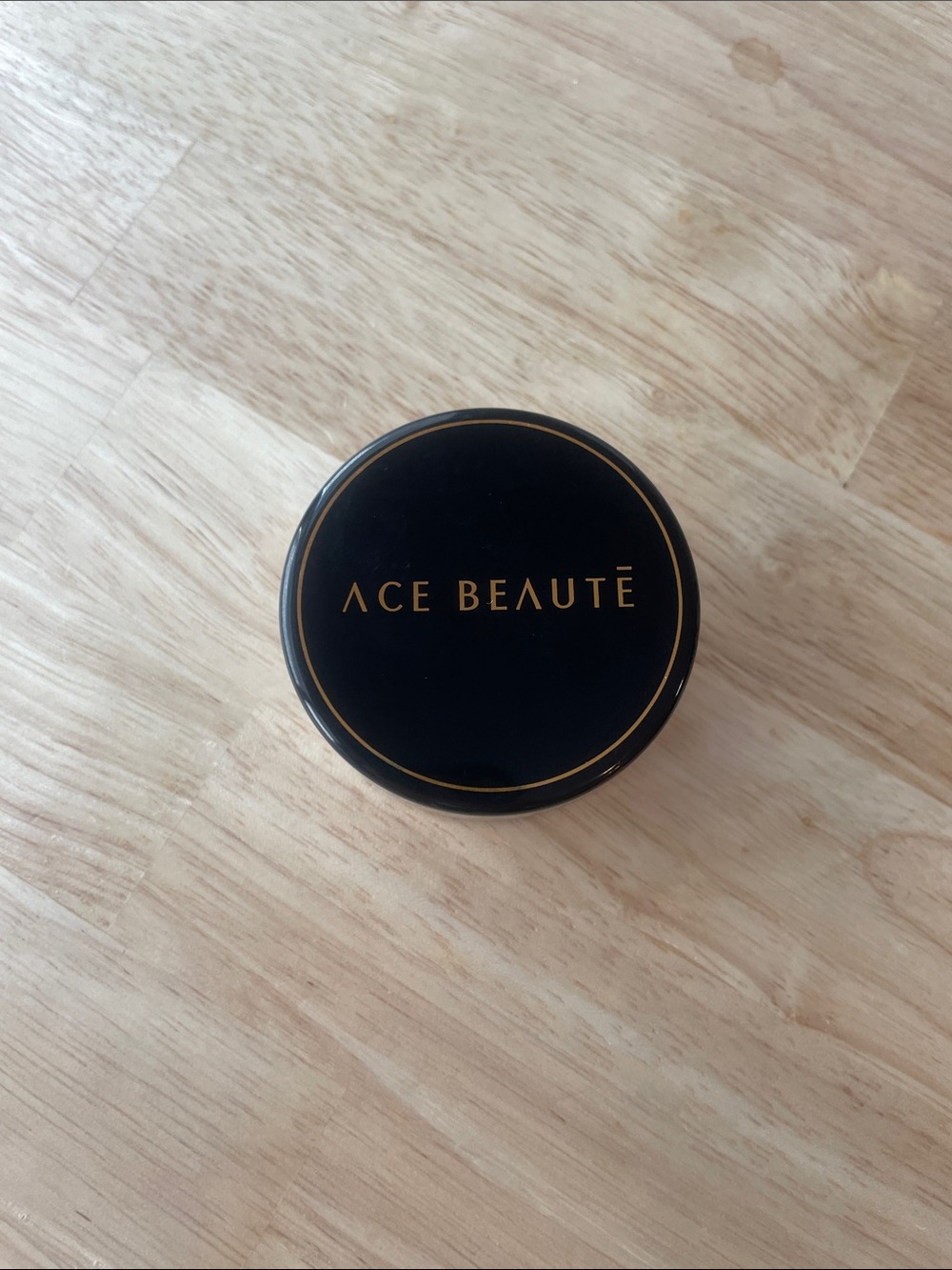 Ace Beaute Black and Gold Highlighter Compact
